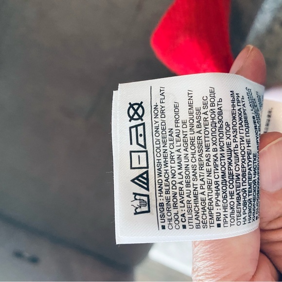 Gap design and crafted red cardigan sweater. Beautifully done. - Picture 12 of 12